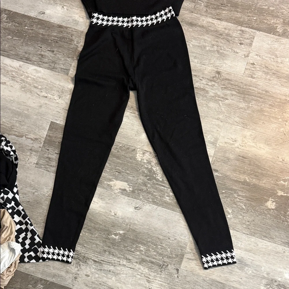 Sweater and pant set - Picture 2 of 2
